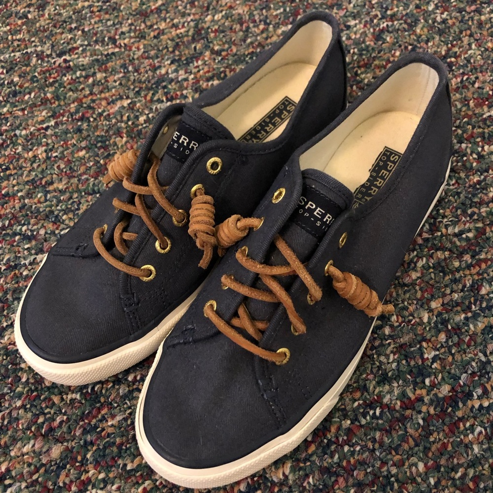 Women’s Navy Sperry Topsiders